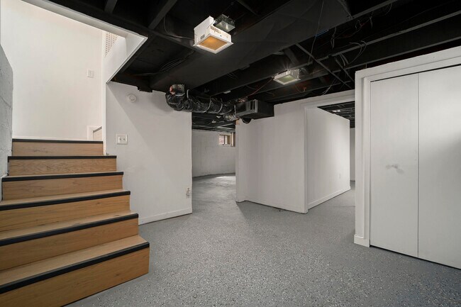 Building Photo - 1007 Mohawk Ave