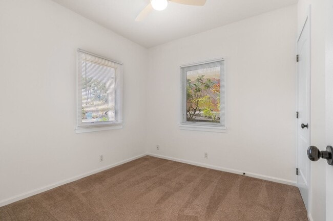 Building Photo - 2 Bedroom, 1 Bathroom Cottage in Kihei!