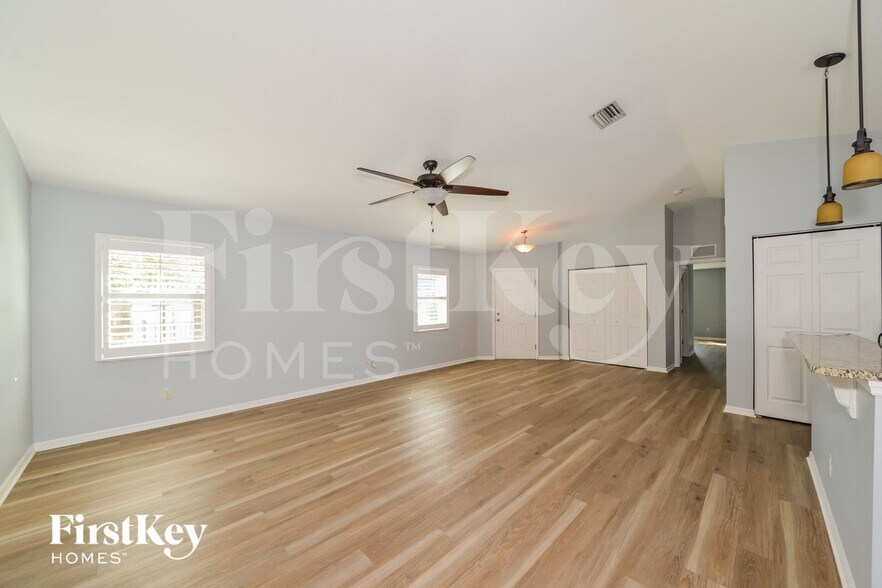 Building Photo - 92 Stanford Rd