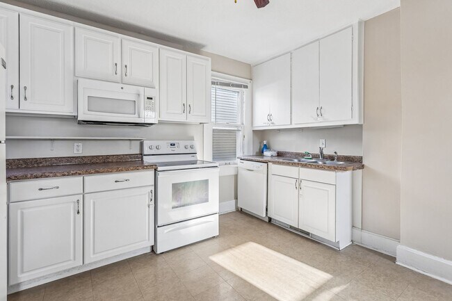 Building Photo - 3863 California St
