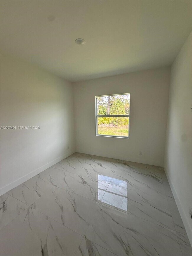 Building Photo - 1089 Eisenhower Blvd