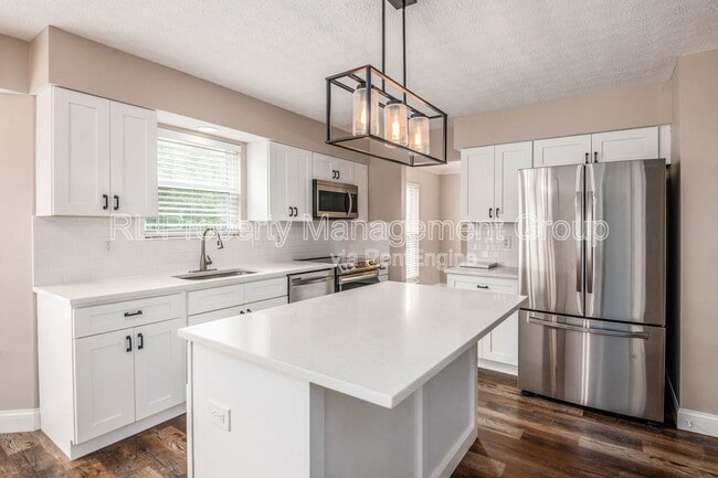 Building Photo - 2940 Wynridge Dr