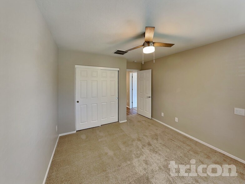 Building Photo - 10728 Khalua Ave