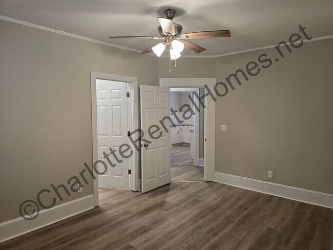 Building Photo - Stunning Renovated Home near Union Square!