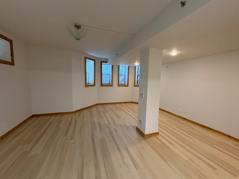 Building Photo - 4601 S Ellis Ave