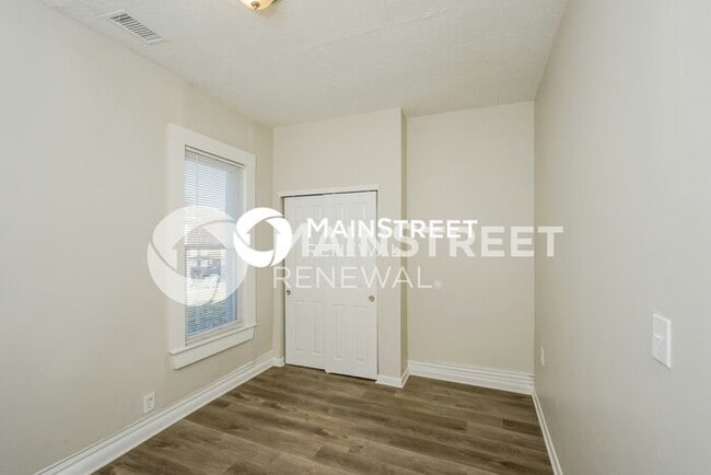 Building Photo - 1 Bedroom Pet-Friendly Home in Louisville, KY with Main Street Renewal
