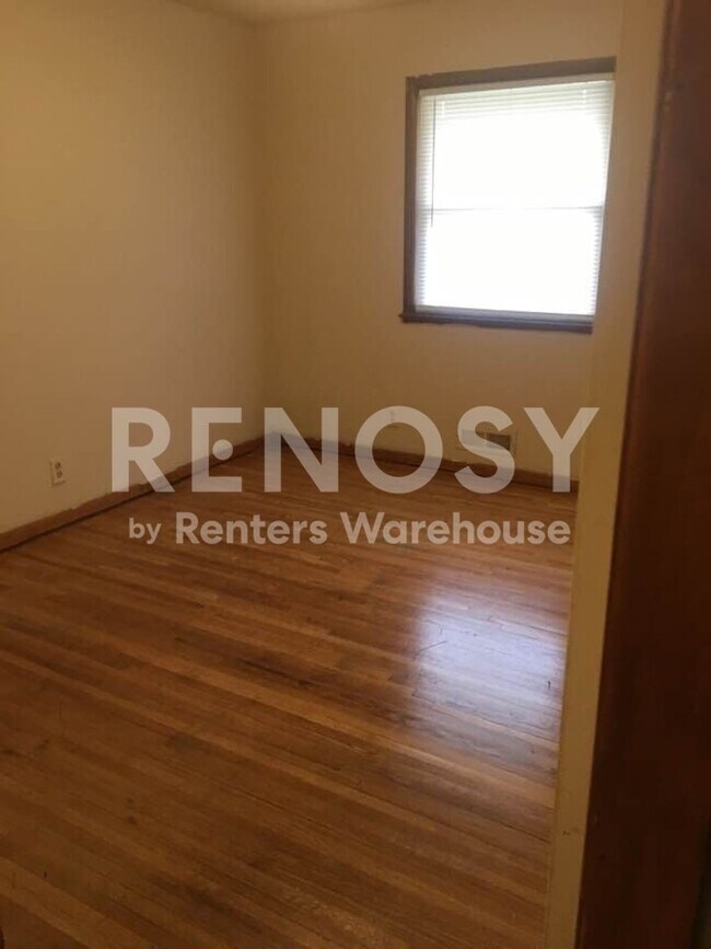 Building Photo - Wonderful 2BD / 1 BA DUPLEX  in Minneapolis Available 1/1/2024!