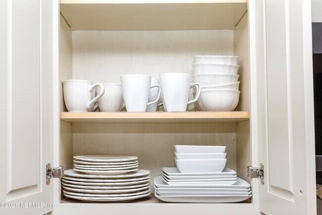 Building Photo - 506 Cali Dr