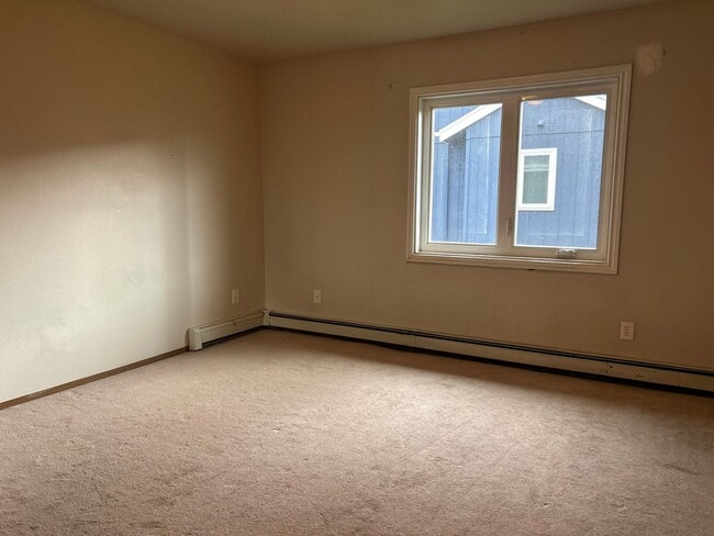 Building Photo - Century 21 Gold Rush - 2 bed, 1.5 bath (Fa...