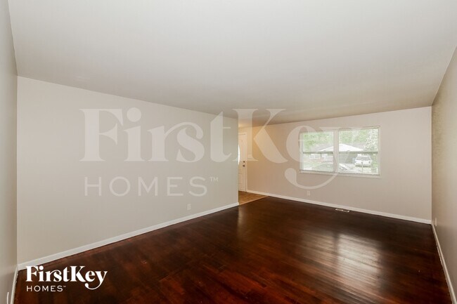 Building Photo - 9420 Shenandoah Dr
