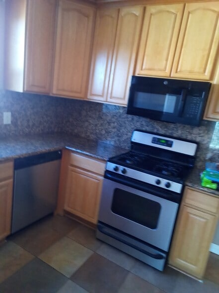 Building Photo - 1426 Amador St