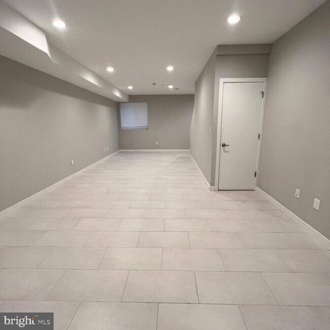 Building Photo - 705 Fairmount Ave