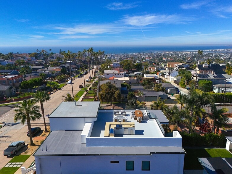 Building Photo - 4386 Newport Ave
