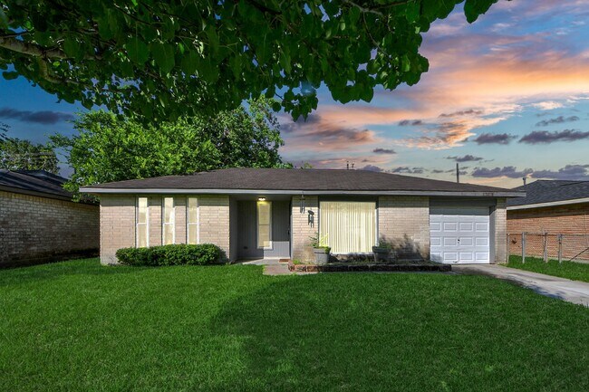 Building Photo - 12610 Chiswick Rd