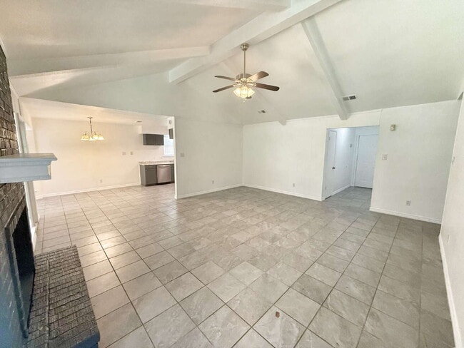 Building Photo - Single-Story Corner Lot w/ Circular Driveway!