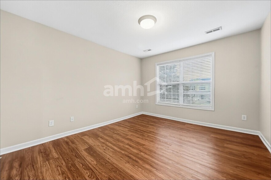 Building Photo - 4905 Sunday Silence Dr