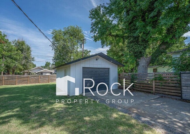 Building Photo - Contemporary 2 Bedroom plus Office/Bonus Room with Loft near Uptown and Plaza Districts   ~One Mo...