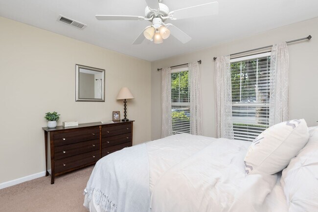 Building Photo - 3 Bedroom Flat, End unit Apartment - Available at Woodlands with $500 deposit. Ask your leasing a...