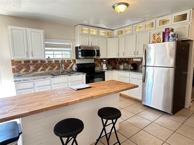 Building Photo - 430 N Hastings St