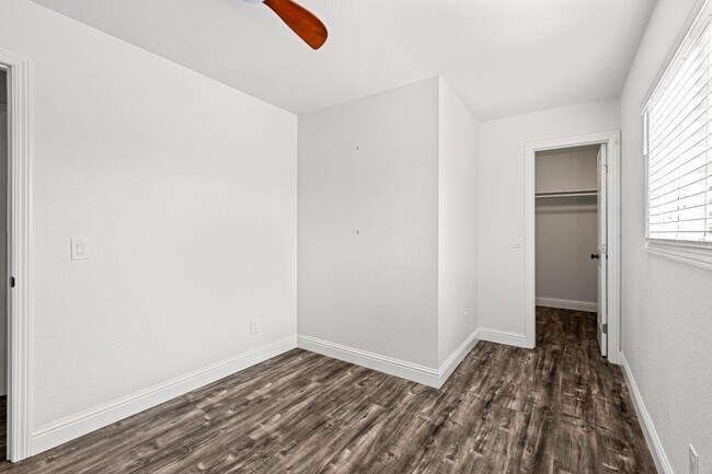 Building Photo - 7085 Valley Forge Dr