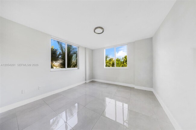 Building Photo - 2775 NE 187th St