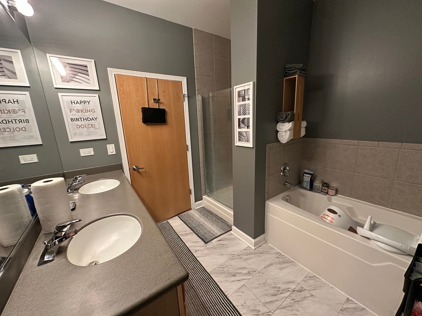 Building Photo - 221 E Cullerton St