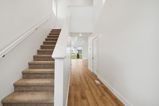 Building Photo - Move-In Ready Elegance - 4 Bedrooms! Pet Friendly!