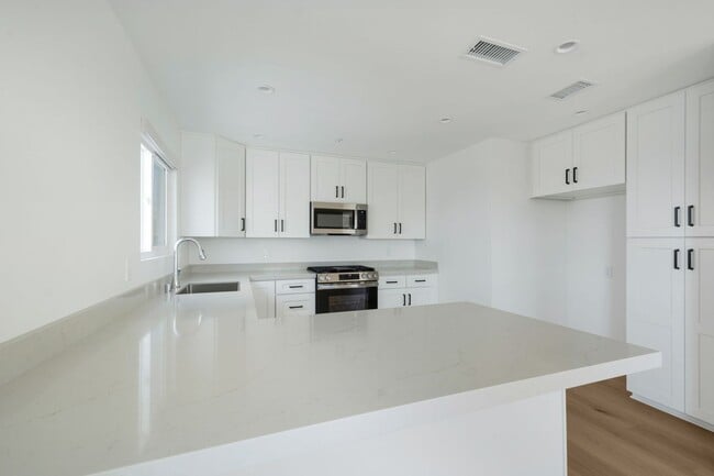 Building Photo - 312 Cazador Ln