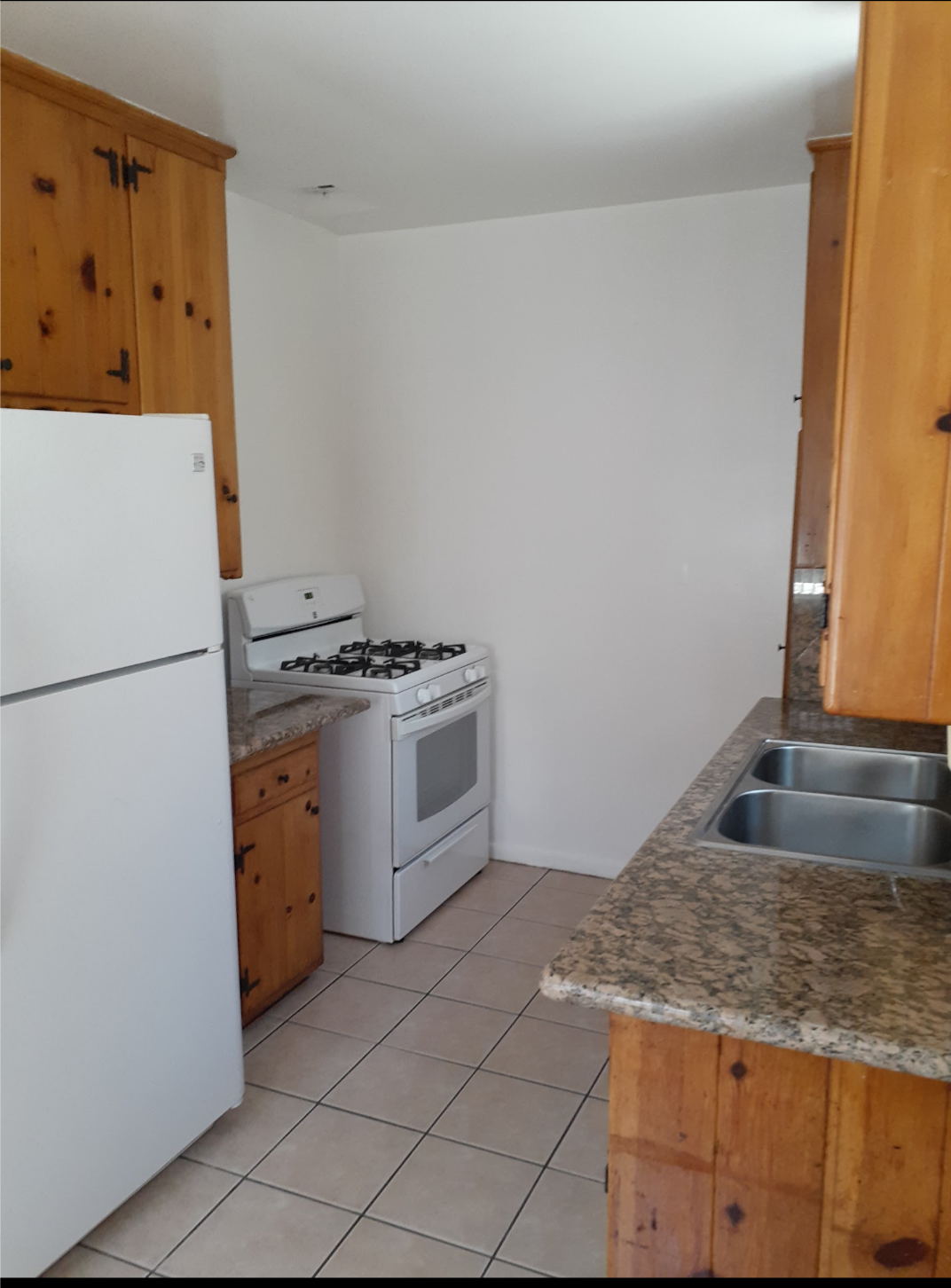 Building Photo - 1419 E California Ave