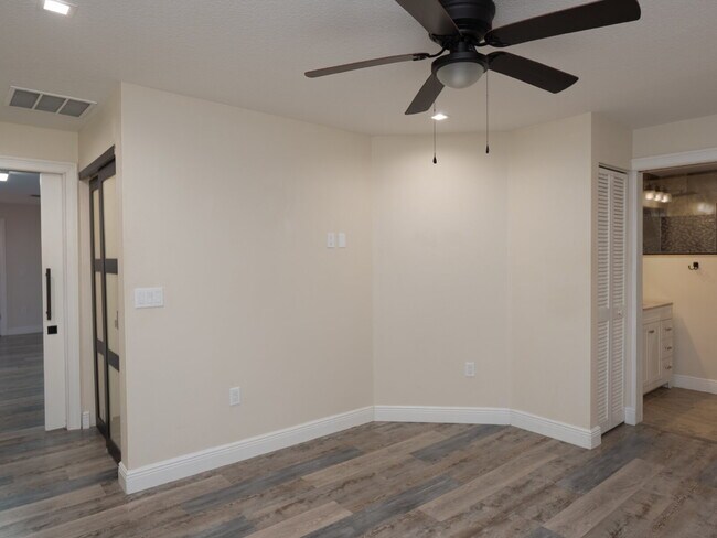 Building Photo - 3525 Riviera Dr