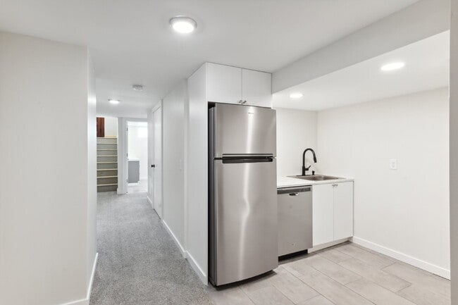 Building Photo - Charming 3-Bed Duplex in Vibrant Minneapolis Neighborhood