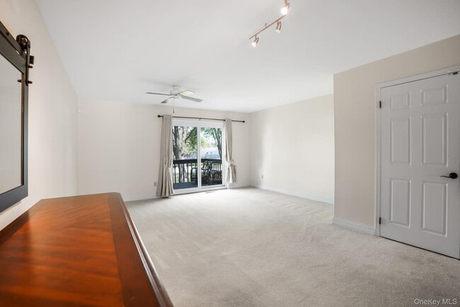Building Photo - 113 Leeward Ln