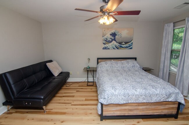 Building Photo - Furnished rental