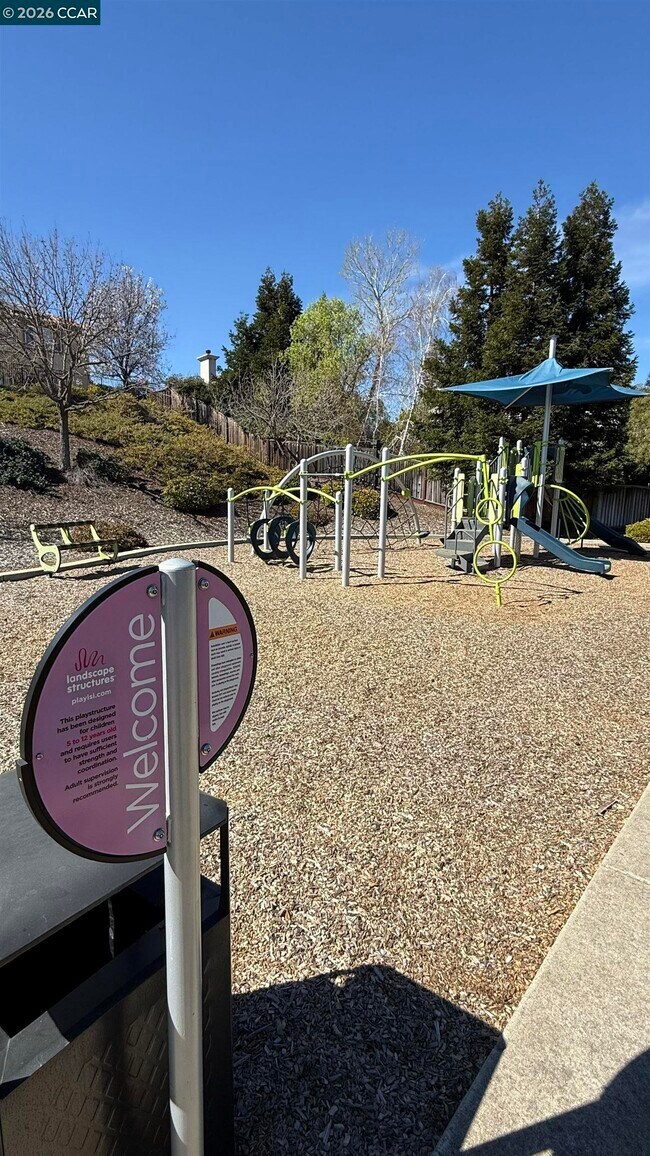 Building Photo - 829 Deer Spring Cir