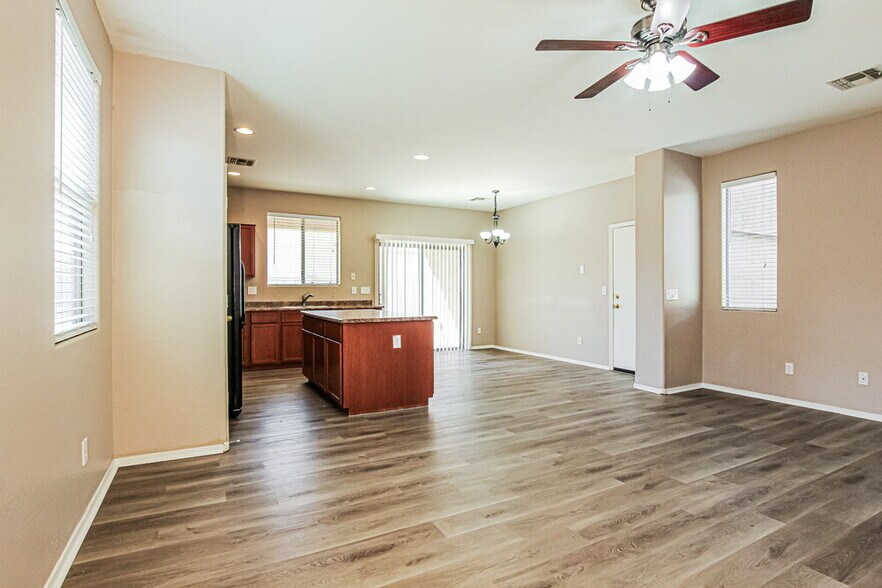 Building Photo - 15445 W Jenan Dr