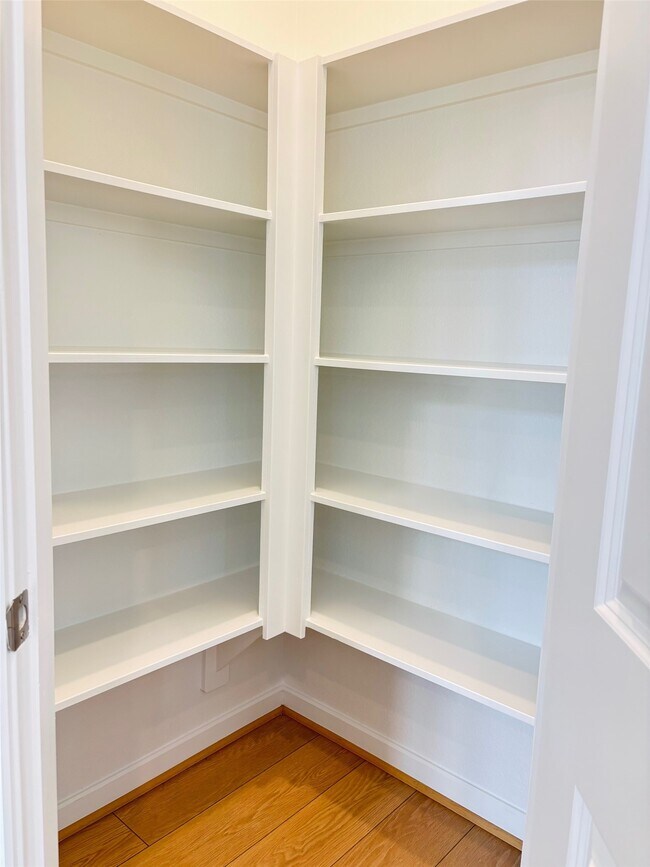 Building Photo - 9714 Periwinkle Chase Dr