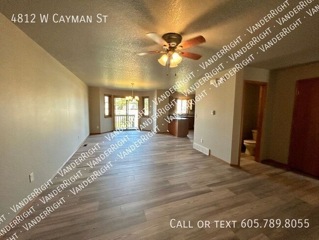 Primary Photo - 4812 W Cayman St