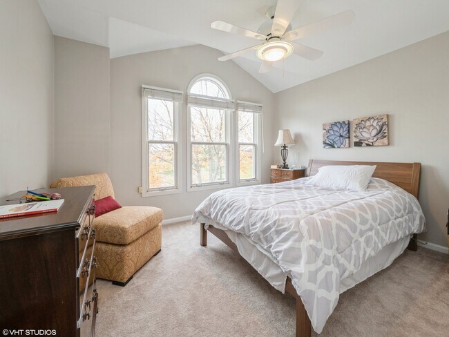 Building Photo - 445 Blue Ash Dr