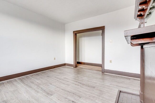 Building Photo - 466 Hays Ave