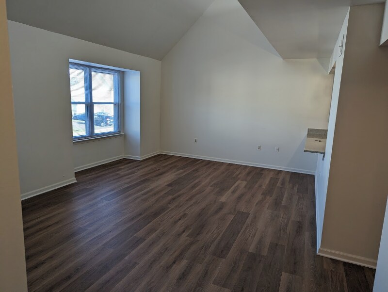 Building Photo - 77 Sandybrook Dr