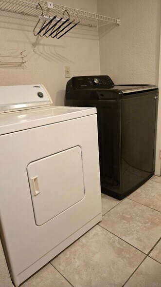 Building Photo - 9000 Bissonnet St