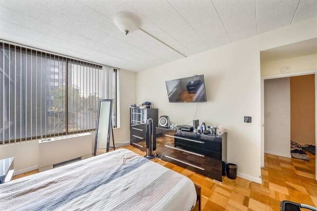 Building Photo - 9060 Palisade Ave