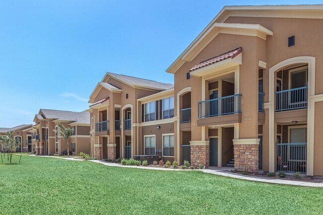 Building Photo - 1100 S Stewart Blvd