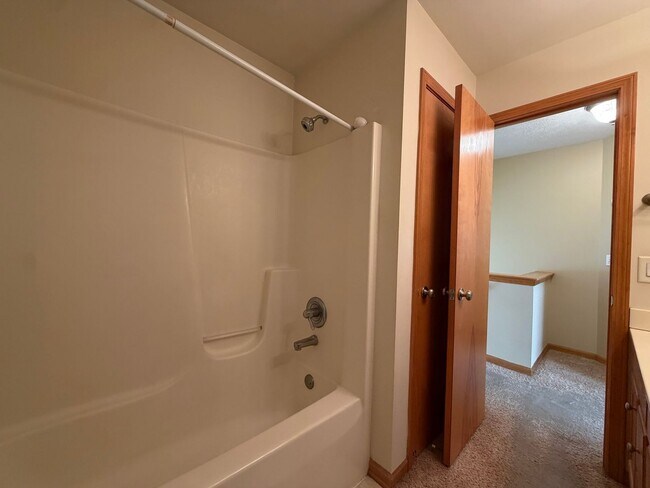 Building Photo - 5653 E Grove Dr SE