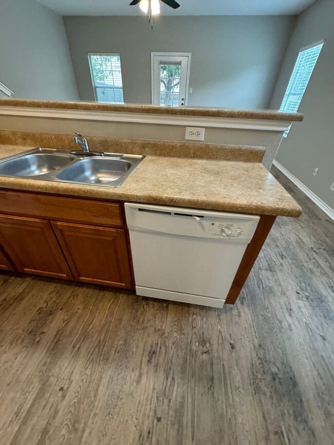 Building Photo - 2 Story Town Home - Near USAA-UTSA-Medical Center