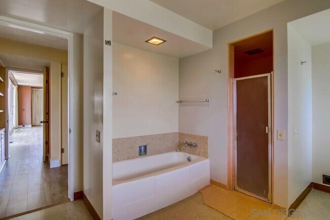 Building Photo - 631 San Gorgonio St