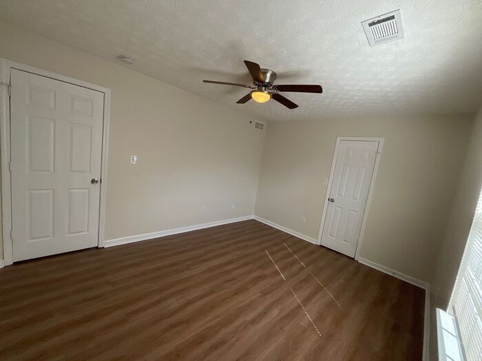 Building Photo - 3651 Ten Oaks Cir