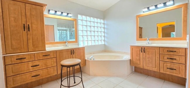 Building Photo - 7299 Lugano Dr