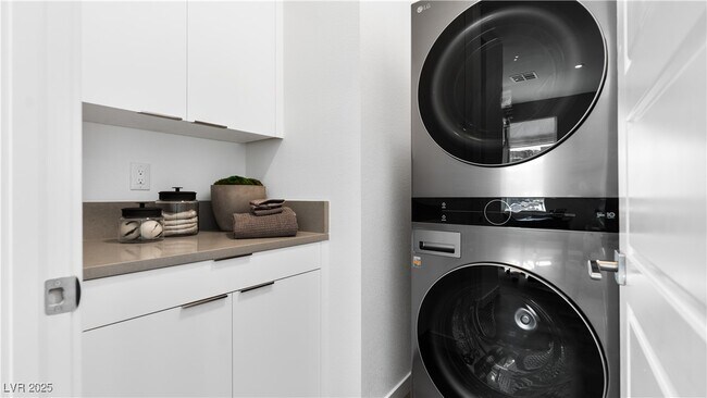 Building Photo - 5178 Meraki Ave