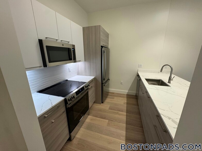 Building Photo - 1079 Commonwealth Ave